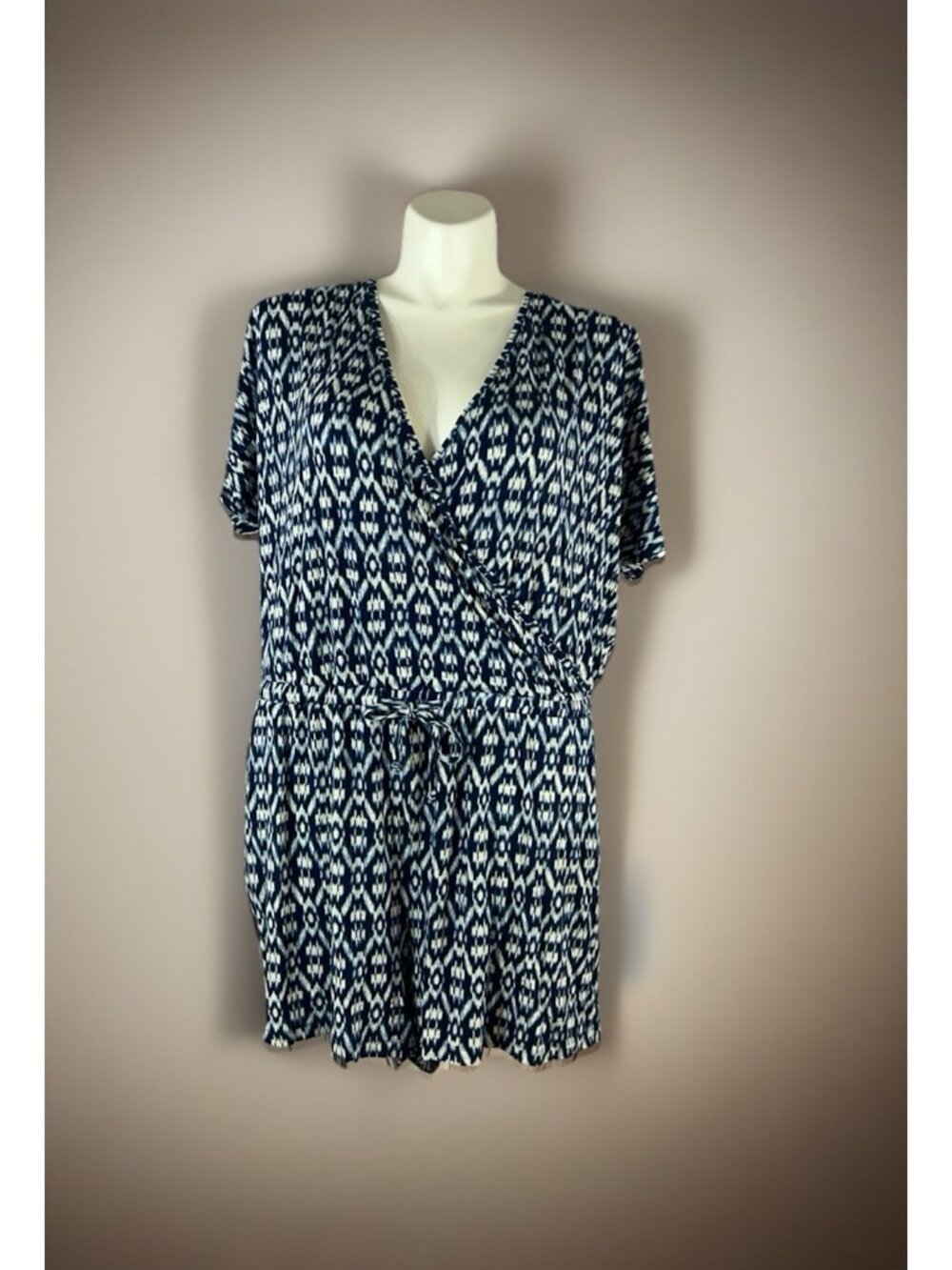 Old Navy Size XXL Blue And White Ikat Style 1 Piece Short Sleeve Romper V Neck